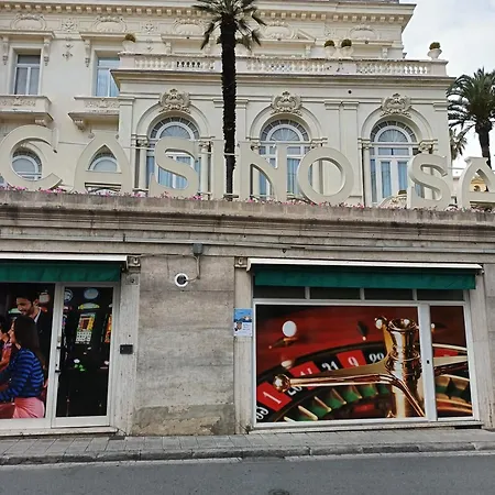 Casa Francesca Con Parcheggio Gratuito Διαμέρισμα Σαν Ρέμο