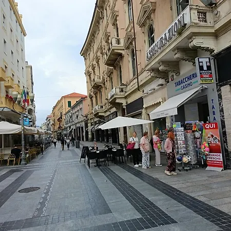 Casa Francesca Con Parcheggio Gratuito サンレモ